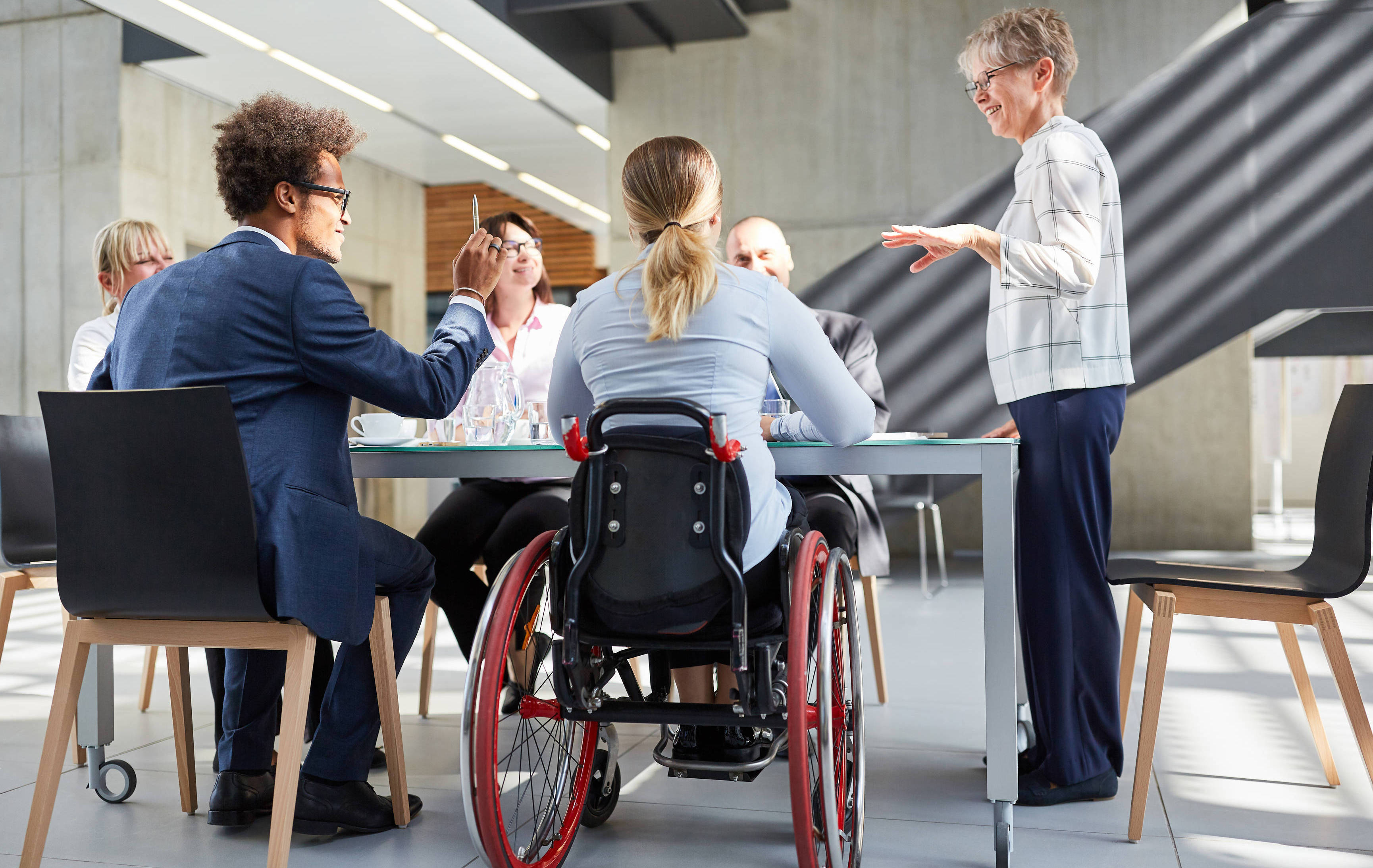 Déduction forfaitaire : une meilleure comparaison des revenus pour les bénéficiaires de l'AI